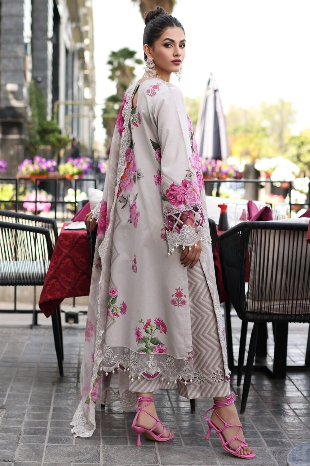 EMBROIDERED SILK SUIT - Image 2